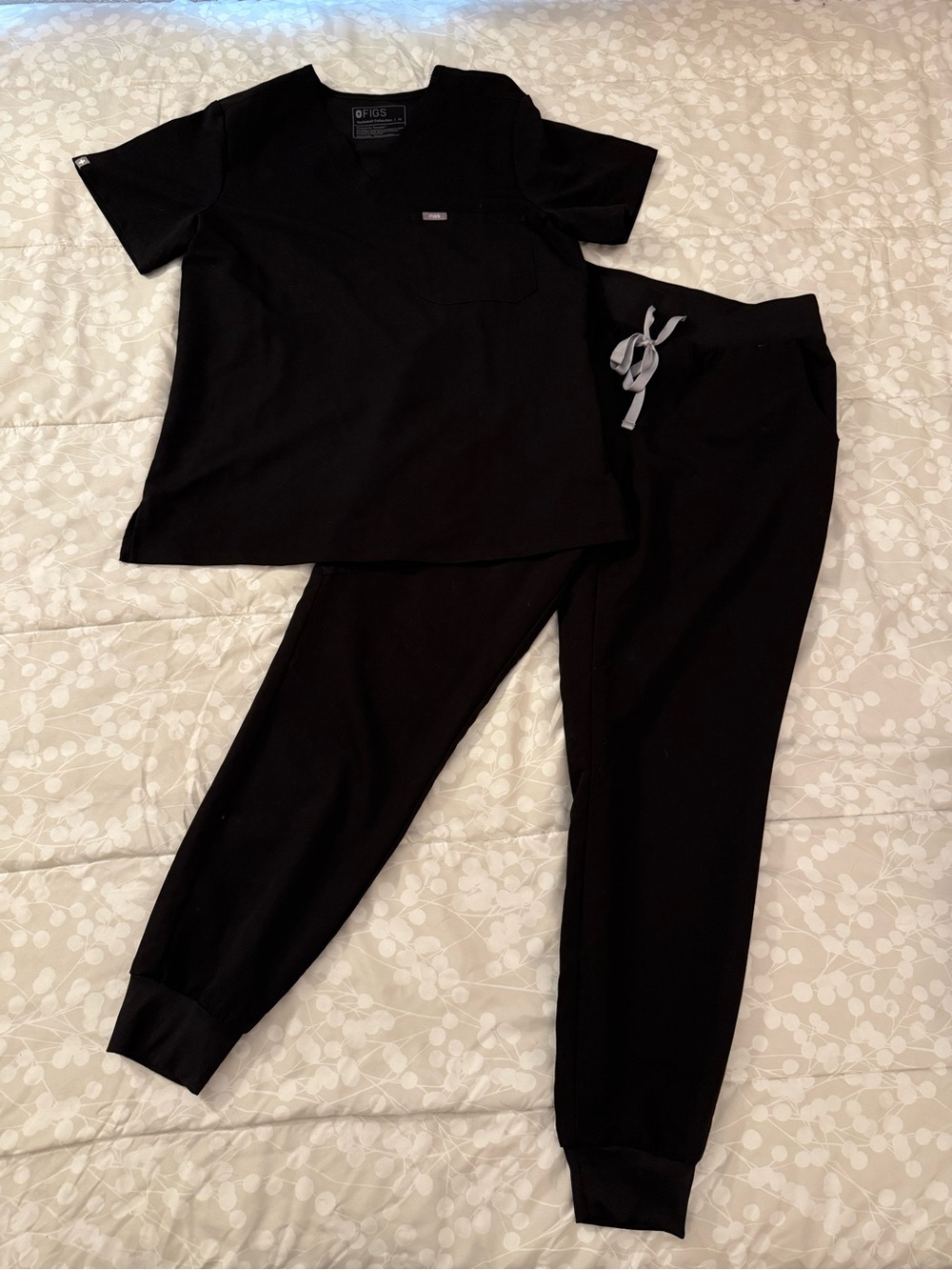 Figs Women Black Scrub Set- Catarina Top and Zamora Bottoms